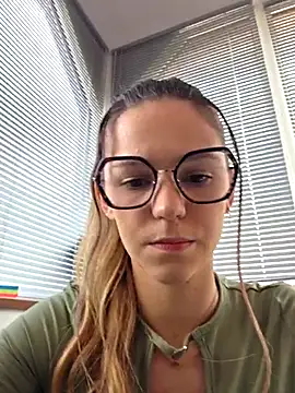 Snapshot of lucie_mehott chatting on March 6, 2026, 9:39 am lucie mehott online show from March 6, 2026, 9:39 am