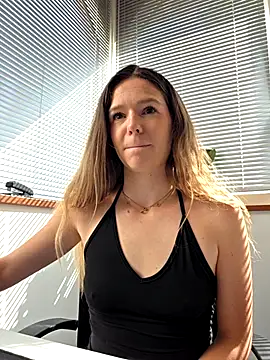 Snapshot of lucie_mehott chatting on May 22, 2026, 8:21 am lucie mehott online show from May 22, 2026, 8:21 am