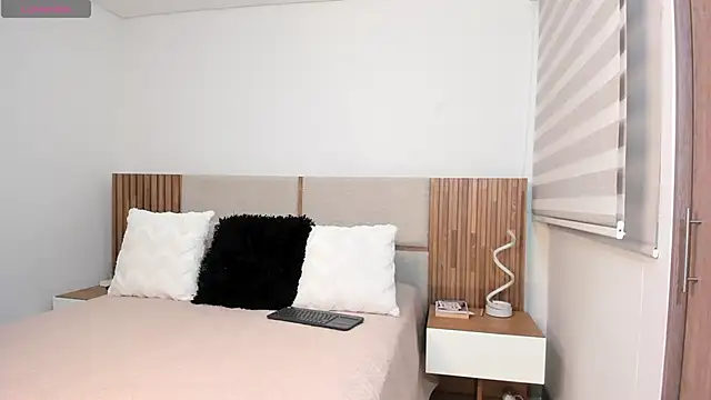 MalejaDiaz  online show from April 21, 2026, 6:55 pm