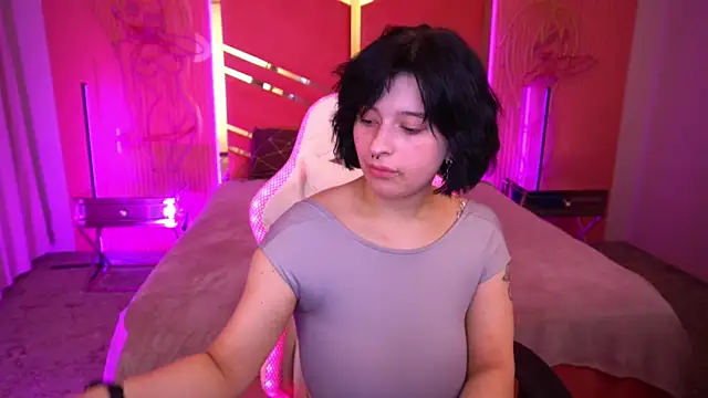 Miki Kivi online show from February 2, 2025, 8:41 pm