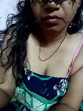 Snapshot of Hotanita99 chatting on January 11, 2026, 6:35 pm Hotanita99 online show from January 11, 2026, 6:35 pm