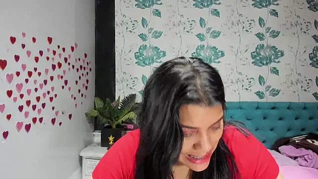 LindaBreeS online show from March 4, 2025, 8:05 pm