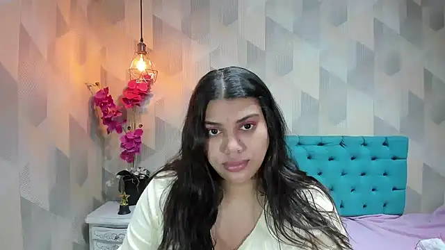 Snapshot of LindaBreeS chatting on June 26, 2026, 1:15 pm LindaBreeS online show from June 26, 2026, 1:15 pm