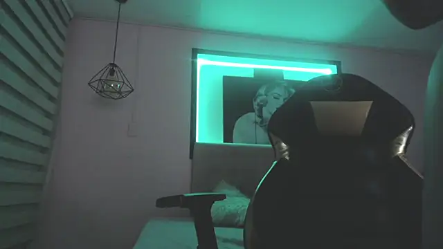 Andrea Ramos online show from March 18, 2025, 3:20 am