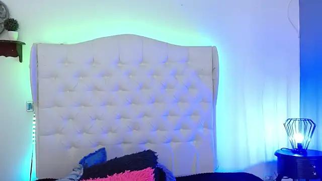 elena detroya online show from December 23, 2024, 3:23 pm