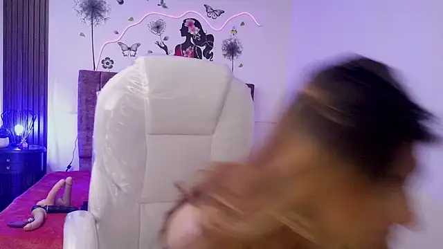 elena detroya online show from October 9, 2025, 1:09 pm