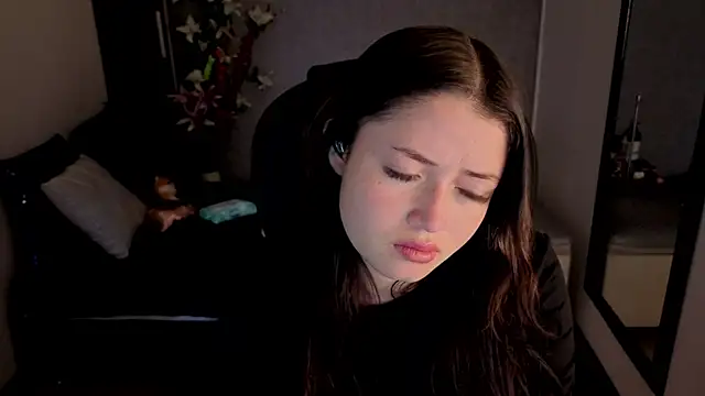 almma shy online show from November 14, 2025, 1:21 pm