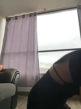 Nikothyna online show from April 17, 2026, 8:34 pm