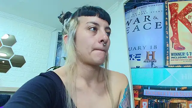 Naughty Kittenm online show from March 5, 2025, 1:28 pm