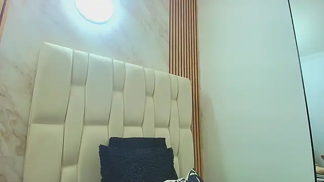 Naughty Kittenm online show from October 27, 2025, 11:25 am