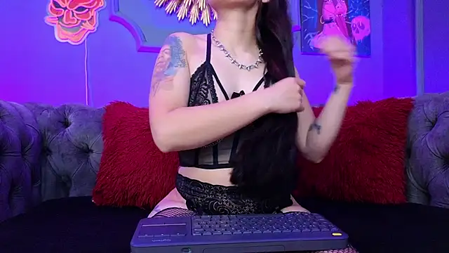 Julieta Russell online show from February 7, 2025, 3:19 pm