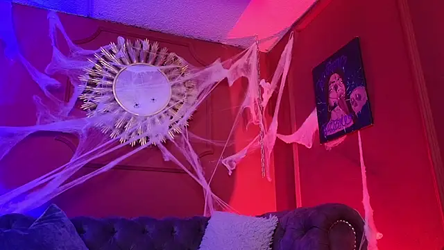 Julieta Russell online show from October 22, 2025, 11:21 am