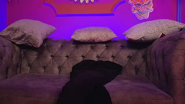 Julieta Russell online show from December 15, 2025, 11:25 am