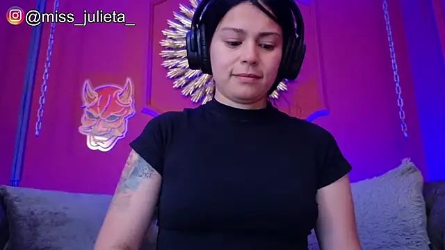Snapshot of Julieta_Russell chatting on May 19, 2026, 12:11 pm Julieta Russell online show from May 19, 2026, 12:11 pm