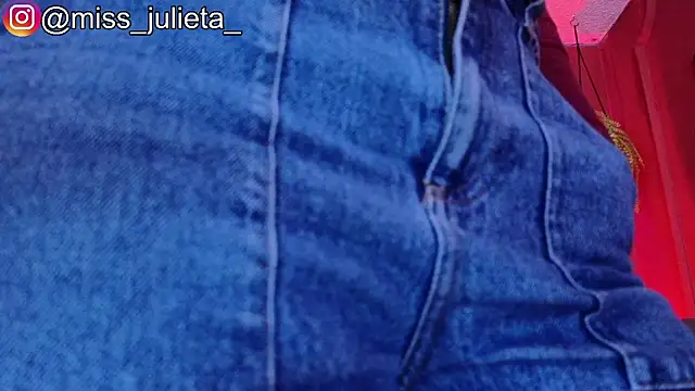 Snapshot of Julieta_Russell chatting on June 2, 2026, 11:45 am Julieta Russell online show from June 2, 2026, 11:45 am