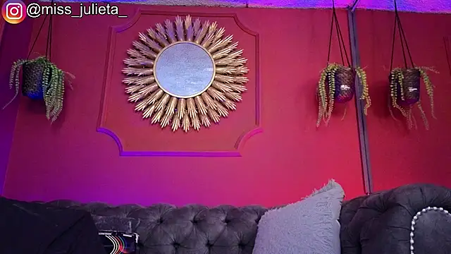 Snapshot of Julieta_Russell chatting on June 4, 2026, 12:00 pm Julieta Russell online show from June 4, 2026, 12:00 pm