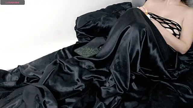 hotmask online show from February 6, 2026, 6:00 pm