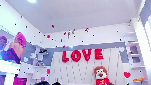 laurem-paulette online show from March 1, 2025, 1:29 pm