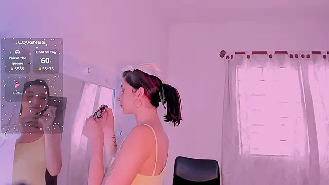 laurem-paulette online show from October 10, 2025, 7:35 pm