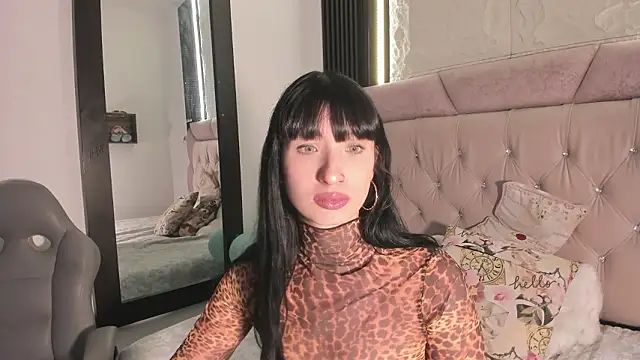 laurem-paulette online show from February 23, 2026, 5:43 pm