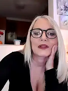 kikkastar online show from December 10, 2024, 7:54 pm