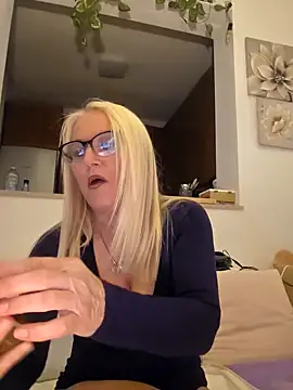 kikkastar online show from March 3, 2025, 7:28 pm