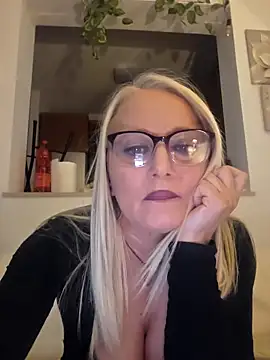 kikkastar online show from March 21, 2025, 8:40 pm