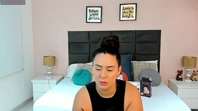 MadisonJenner online show from November 12, 2025, 11:10 am