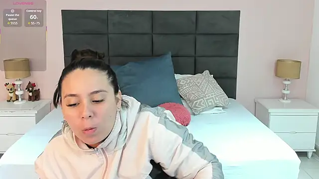 MadisonJenner online show from December 22, 2025, 12:13 pm