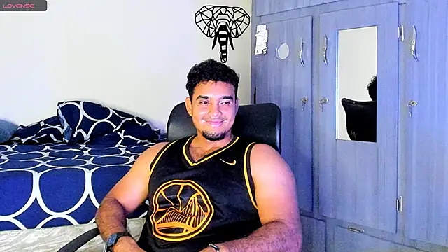 Big furry bear13 online show from February 26, 2025, 7:53 am