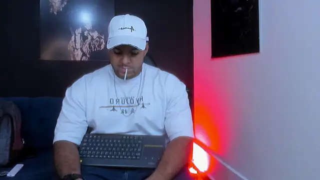 Big furry bear13 online show from November 1, 2025, 5:42 am