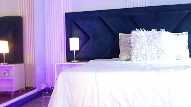 MollyCruz online show from October 29, 2025, 3:25 pm