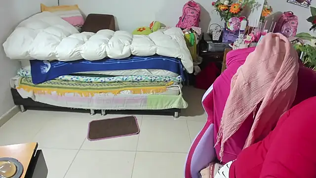 Mrs mommy  online show from October 1, 2025, 9:32 pm