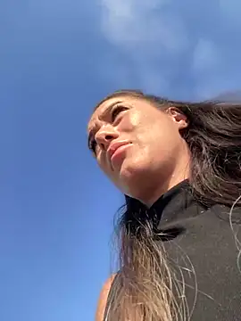 HotXMom online show from September 10, 2025, 6:02 am