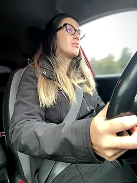 HotXMom online show from November 4, 2025, 6:34 am