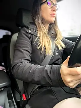 HotXMom online show from November 17, 2025, 6:52 am