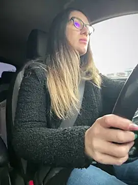 Snapshot of HotXMom chatting on December 15, 2025, 7:01 am HotXMom online show from December 15, 2025, 7:01 am