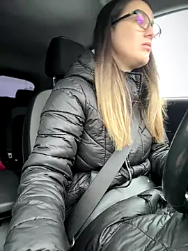 Snapshot of HotXMom chatting on January 9, 2026, 7:11 am HotXMom online show from January 9, 2026, 7:11 am