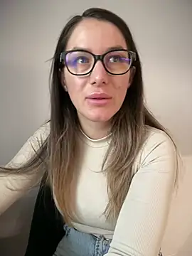 Snapshot of HotXMom chatting on January 17, 2026, 6:18 am HotXMom online show from January 17, 2026, 6:18 am