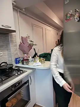 Snapshot of HotXMom chatting on February 5, 2026, 7:13 am HotXMom online show from February 5, 2026, 7:13 am