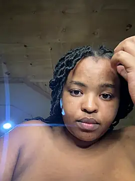 Linahlove online show from February 26, 2025, 7:49 pm