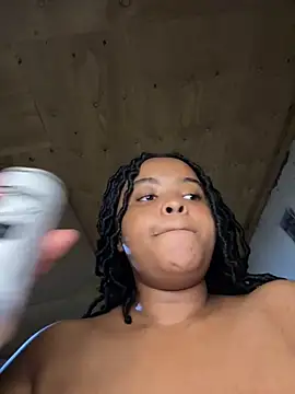 Linahlove online show from February 28, 2025, 7:35 pm