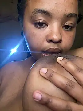 Linahlove online show from March 2, 2025, 7:45 pm