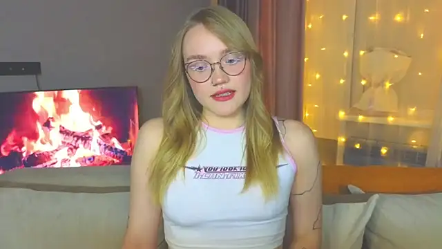 Aurora Golden1 online show from December 21, 2024, 3:53 pm