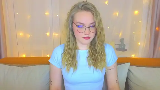 Aurora Golden1 online show from March 21, 2025, 3:02 pm