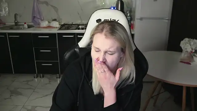 MertyXX online show from April 22, 2026, 9:16 pm