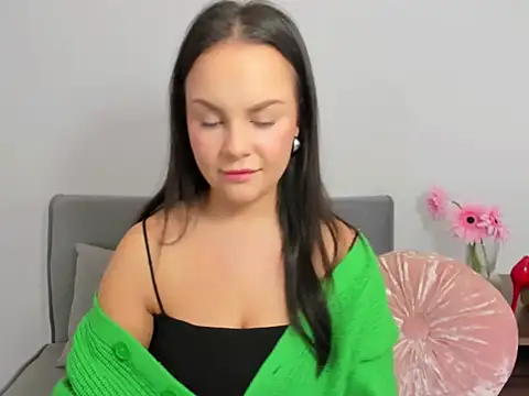 KendalNew online show from December 18, 2024, 5:10 pm