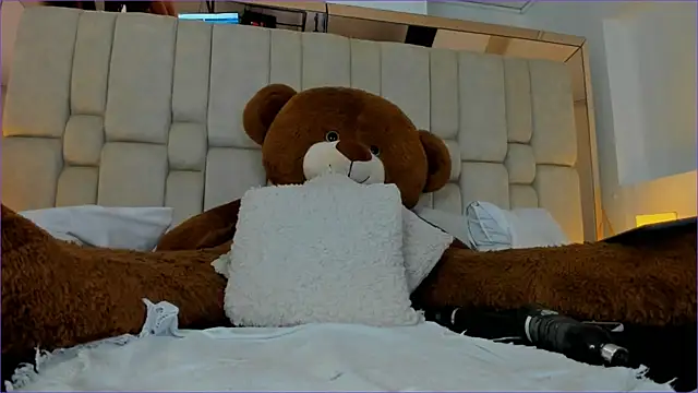 SheylaBakerr online show from February 9, 2025, 2:40 pm