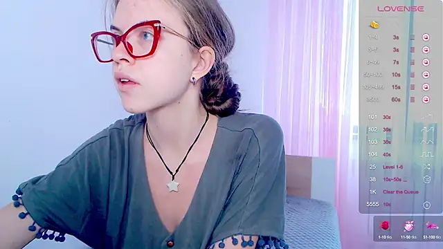 Sarah HS online show from September 10, 2025, 10:48 am