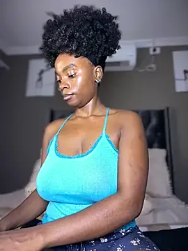 Candy-Heart online show from April 24, 2026, 3:09 am